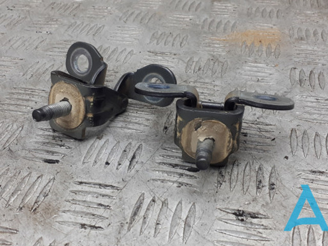 Шарнір кришки багажника FT4Z5842900A FORD
