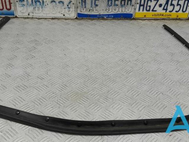 Гумка ущільнювача під капот GJ5Z16B990B FORD