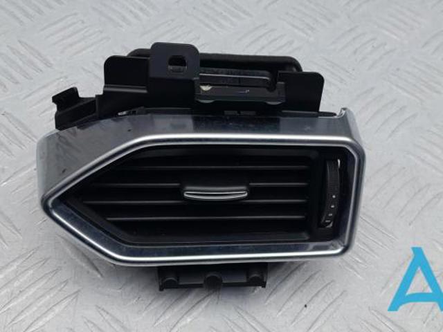 Решітка повітроводу права K12364730C02 MAZDA
