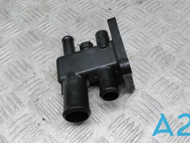 Фланець системи охолодження (трійник) K2GZ8K556A FORD