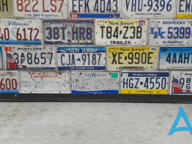 Накладка зовнішня (молдинг) порога, правий KB7W51P40D MAZDA