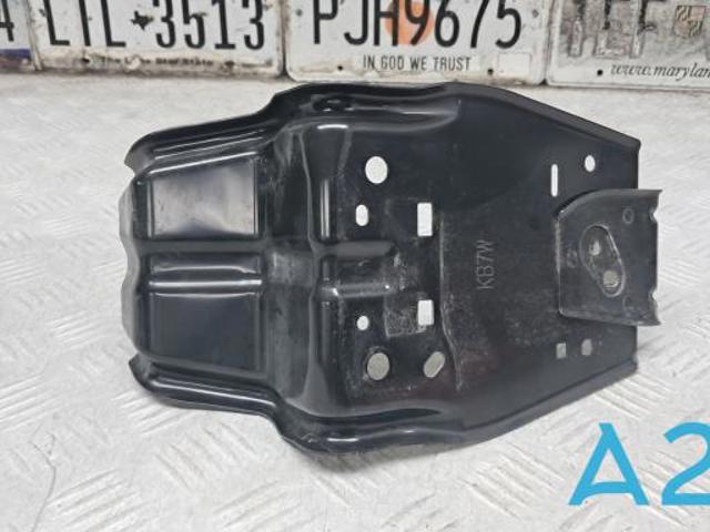 Кронштейн кріплення крила переднього лівого, передній KB7W5422Y MAZDA