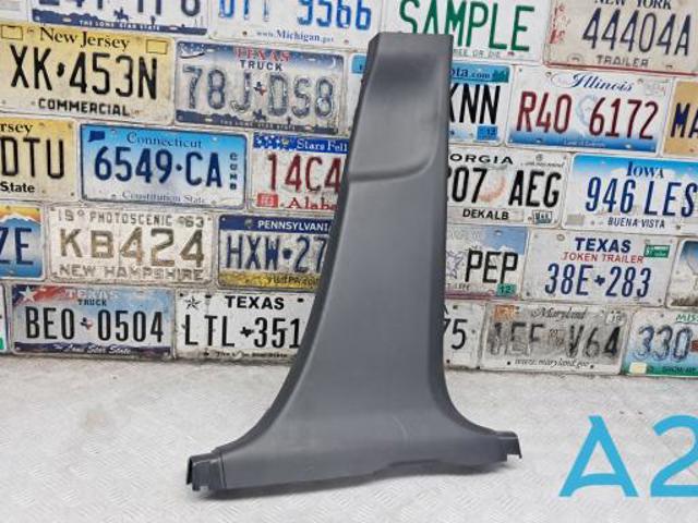 Обшивка стійки кузова внутрішня, середня нижня права KB7W6822002 MAZDA