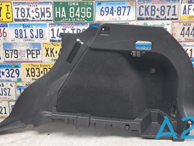 Облицювання багажного відсіку, праве KB7W68850A02 MAZDA