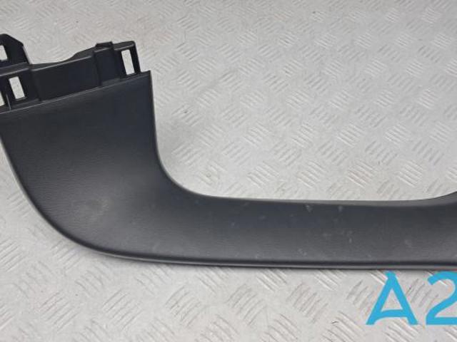 Обшивка-облицювання третин дверей KB7W68940 MAZDA
