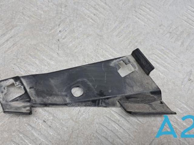 Накладка решітки радіатора права KB8A50101A MAZDA