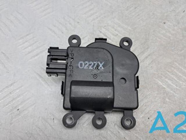 Привід системи автоматичного управління обігрівачем KD4761A60 MAZDA