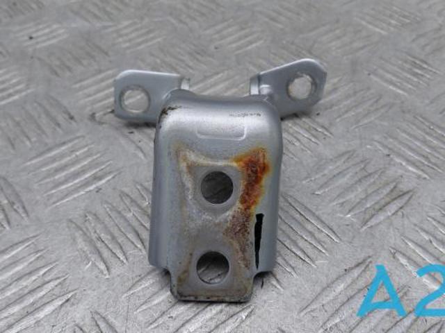 Петля задніх правих дверей KD5372240A MAZDA