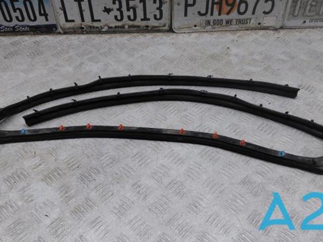 Ущільнювач капота KT4Z16B990B FORD