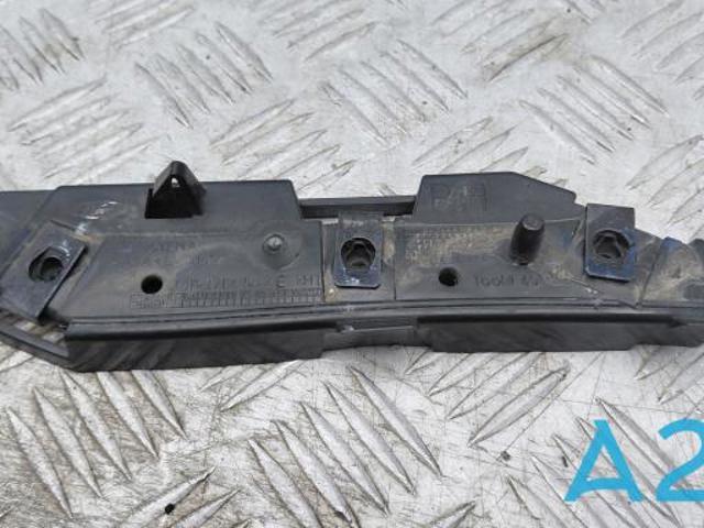 Кронштейн кріплення бампера переднього правий KT4Z17C947A FORD