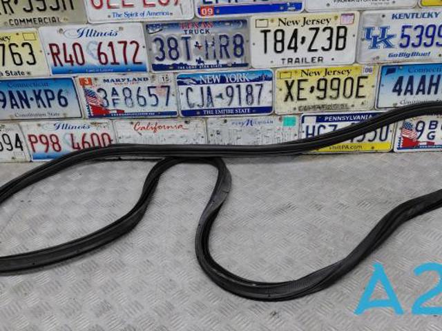 Ущільнювач задніх 3/5-х дверей KT4Z58404A06A FORD