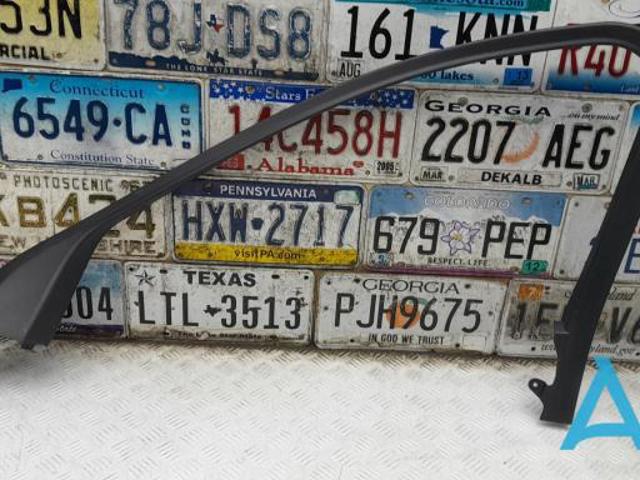 Рама скла передніх дверей правих LJ6Z7800014AA FORD