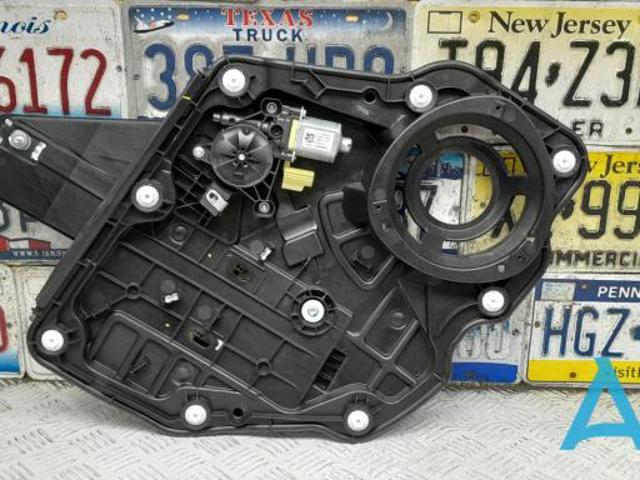 Моторчик склопідйомника двері задніх, правих LJ7Z7827001A FORD