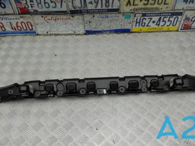 Кронштейн бампера заднього, центральний LJ8Z17754D FORD
