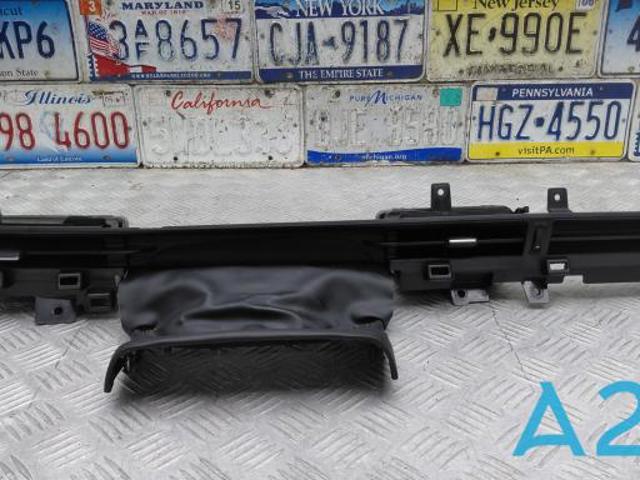 Решітка повітропровода ліва LJ8Z19893AH FORD