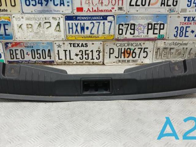 Накладка задньої панелі багажника LJ8Z5842624AA FORD