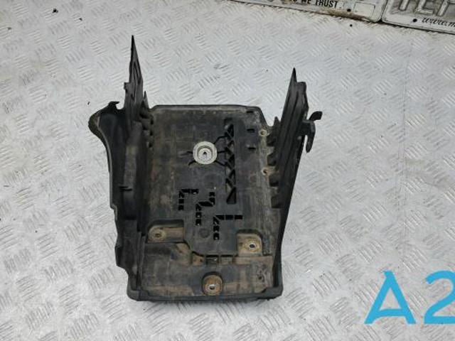 Кріплення / підставка акумулятора (АКБ) LR023753 LAND ROVER