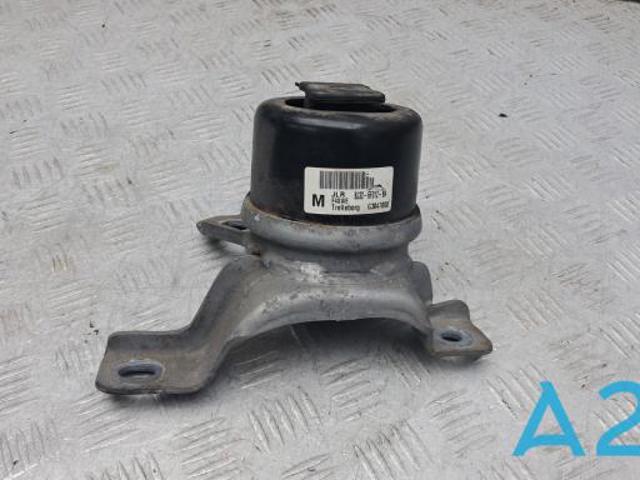 Подушка (опора) двигуна, права нижня LR024730 LAND ROVER