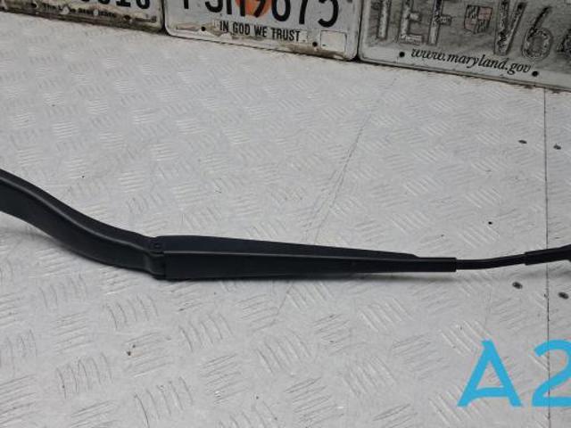 Важіль-поводок двірника лобового скла LR025118 LAND ROVER