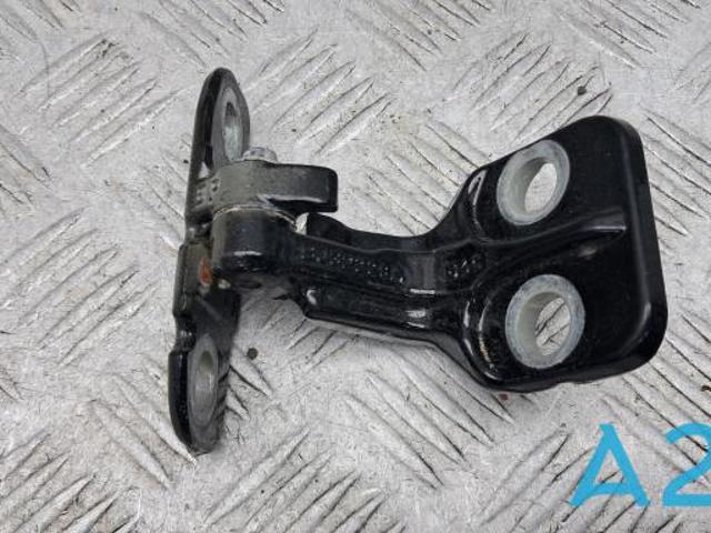 Завіса дверей передніх правих LR027585 LAND ROVER