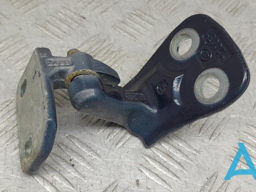 Петля передніх дверей права LR031768 LAND ROVER