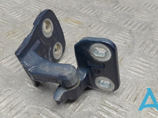Шарнір передніх лівих дверей LR031770 LAND ROVER