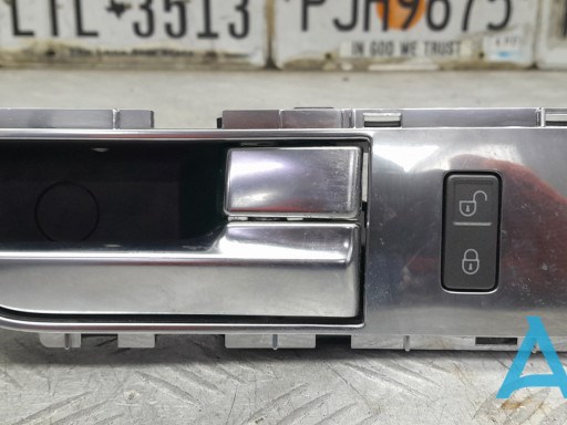 Ручка передніх дверей внутрішня, права LR031884 LAND ROVER