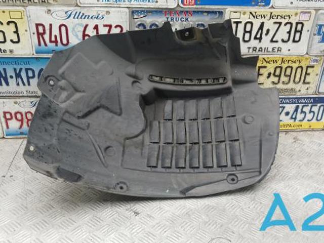 Підкрилок передній лівий LR033071 LAND ROVER