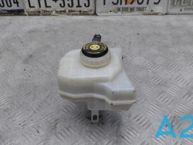 Бачок головного гальмівного циліндру (гальмівної рідини) LR033628 LAND ROVER