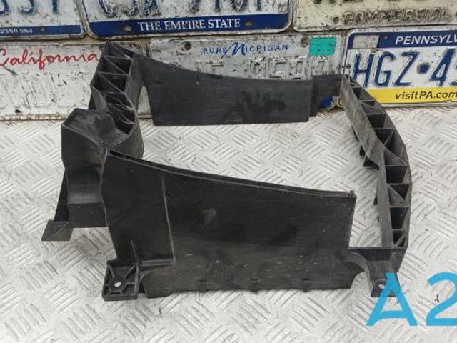 Повітропровід / дефлектор радіатора интеркуллера, правий LR034556 LAND ROVER