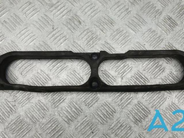 Ущільнювач капота LR038191 LAND ROVER