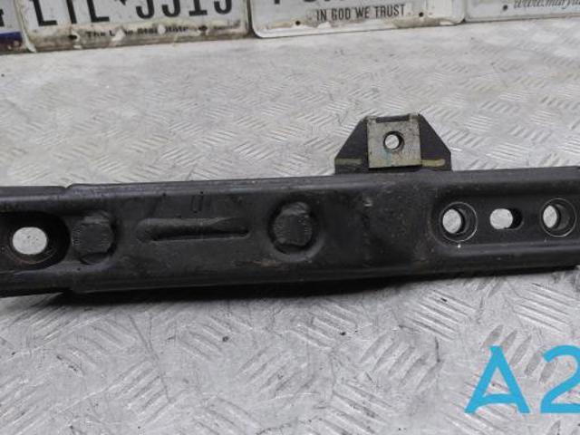 Кронштейн передньої балки LR038789 LAND ROVER