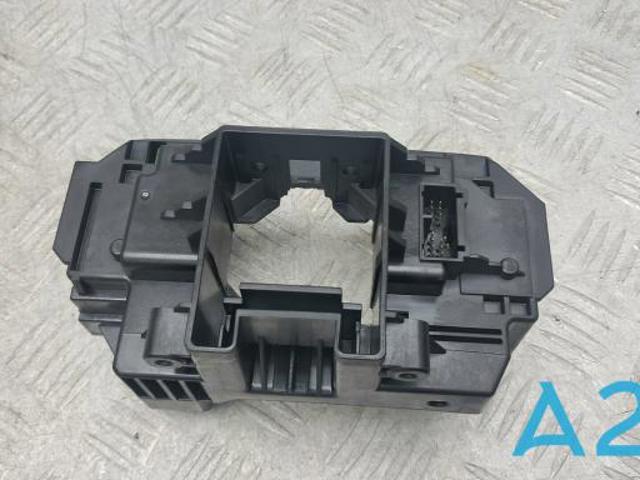 Перемикач підрульовий, центральна частина LR042311 LAND ROVER