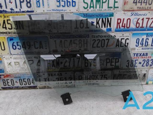 Скло передніх дверей, правих LR043944 LAND ROVER