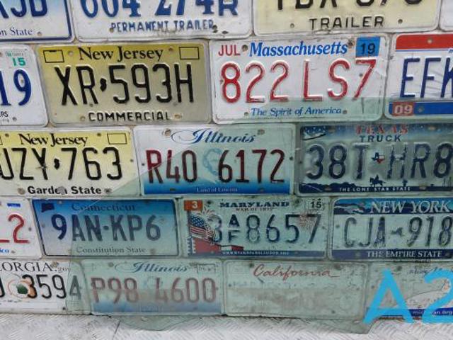 Скло водійських дверей LR044526 LAND ROVER