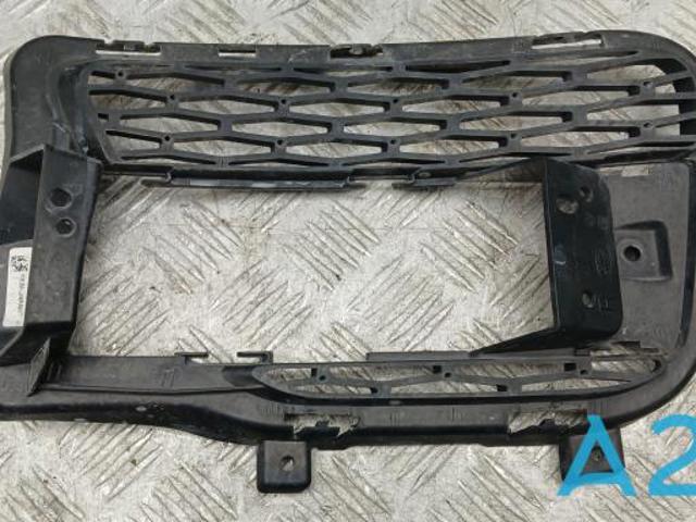 Заглушка протитуманки передньої правої LR045033 LAND ROVER
