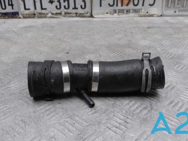 Шланг (патрубок) термостата LR049990 LAND ROVER
