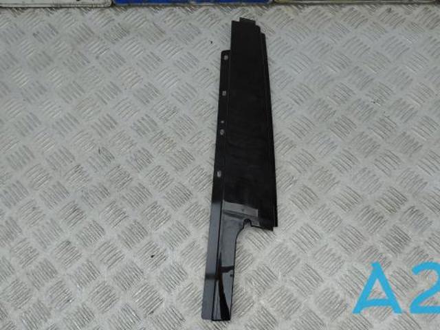 Накладка задньої двері, правої, вертикальна LR050771 LAND ROVER
