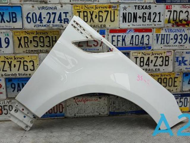 Переднє праве крило LR061823 LAND ROVER