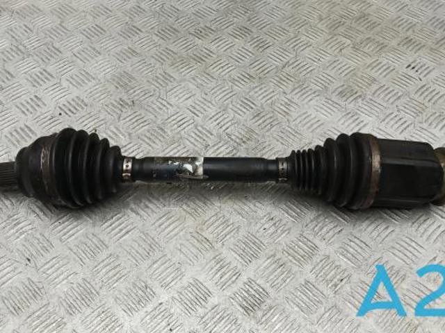 Привід лівий LR064634 LAND ROVER