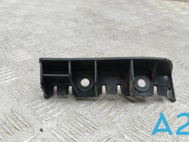 Ліве кріплення заднього бампера LR066550 LAND ROVER
