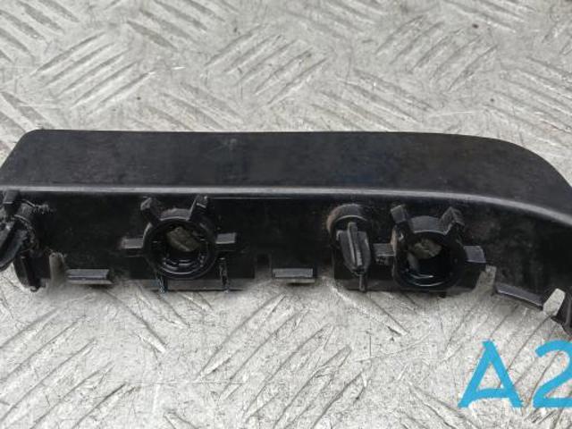 Кронштейн бампера заднього, правий LR066744 LAND ROVER