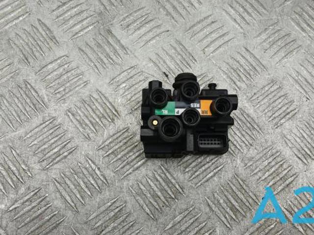 Блок клапанів регульованої підвіски, задній LR070246 LAND ROVER