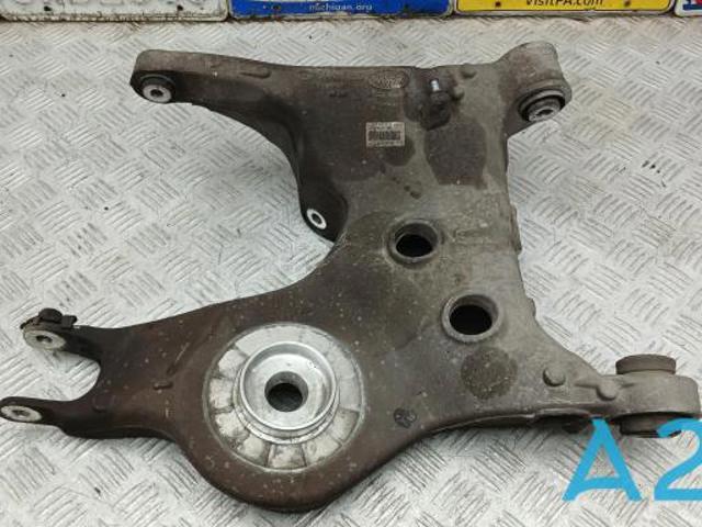 Балансир задній нижній, лівий LR072654 LAND ROVER