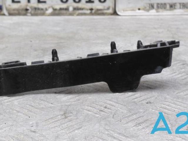 Кронштейн кріплення бампера переднього правий LR076776 LAND ROVER