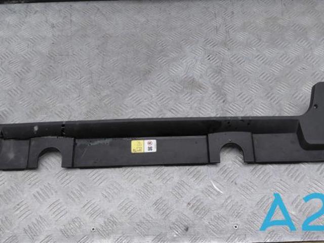 Накладка верхня передній панелі / супорта радіатора LR078783 LAND ROVER