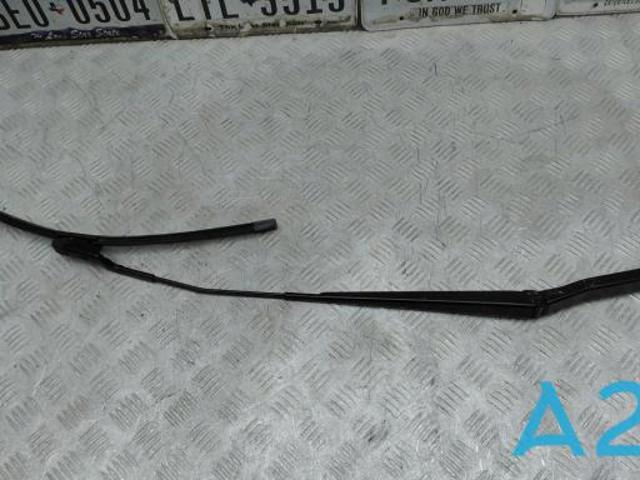 Важіль-поводок двірника лобового скла LR083268 LAND ROVER
