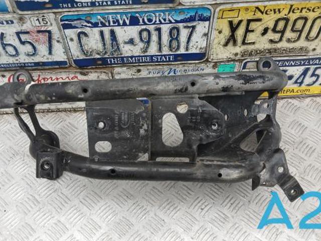 Кронштейн КПП LR084110 LAND ROVER