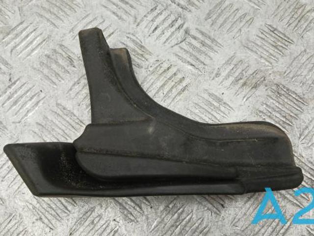 Ущільнювач під капот LR084528 LAND ROVER