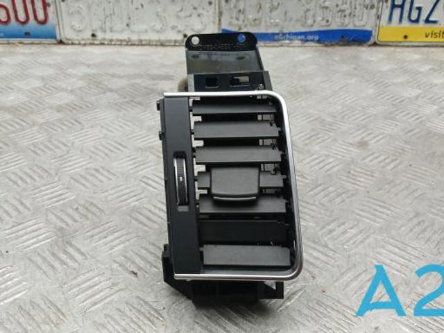 Решітка повітропровода ліва LR084736 LAND ROVER